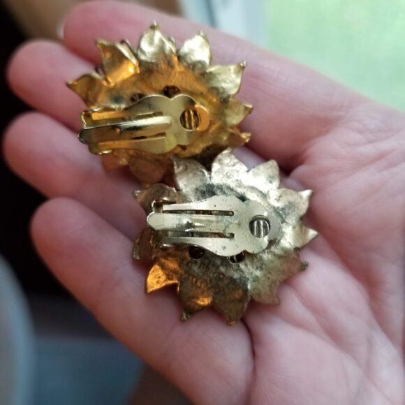 Vintage Brushed Gold tone Sun Flower 3D Wish Hippie Clip On Earrings MCM Artsy - Picture 5 of 7